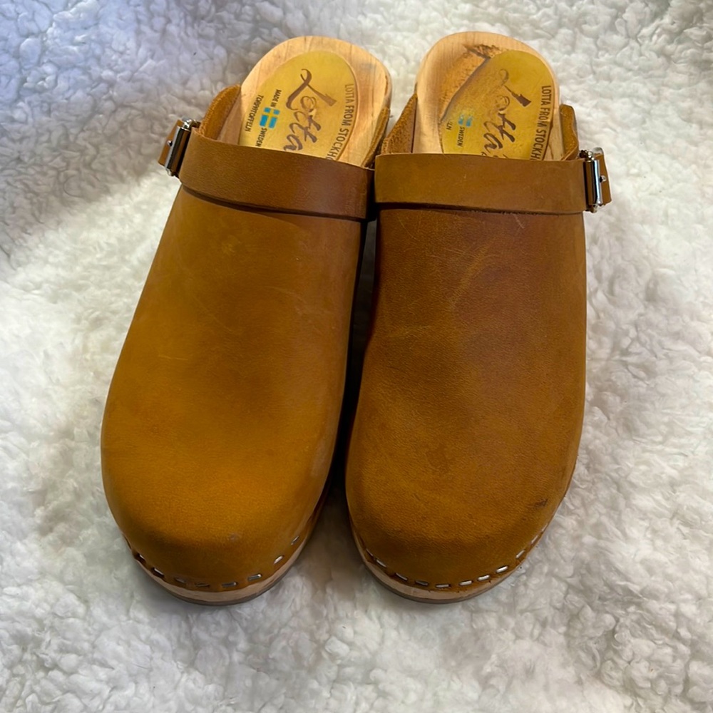 Lotta’s size 9 (40) classic clogs